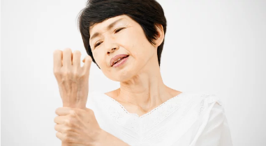 リウマチ｜予防する方法はある？原因などを解説